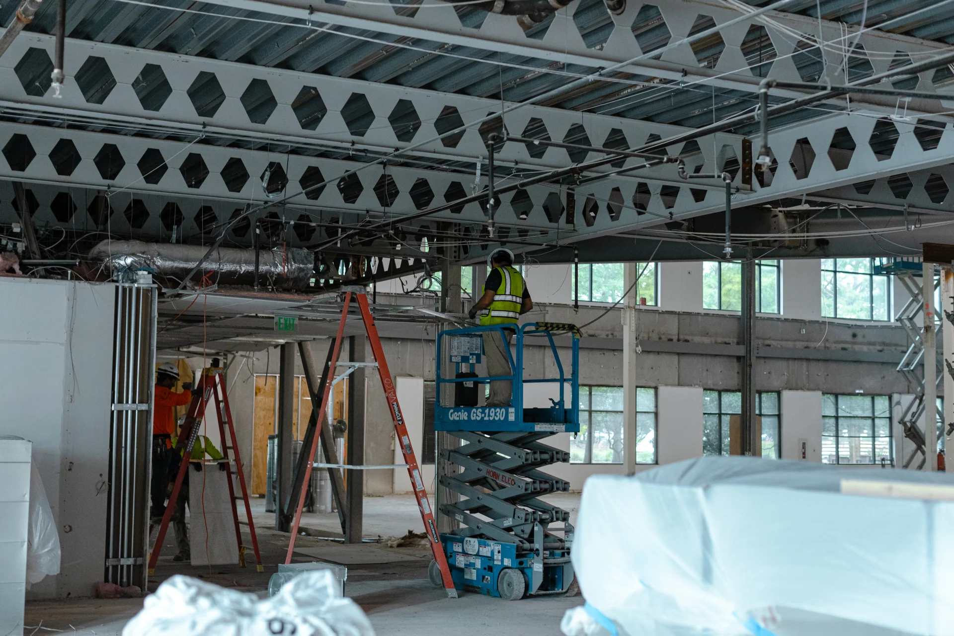 Structural truss installed in worship center 4600 Regent